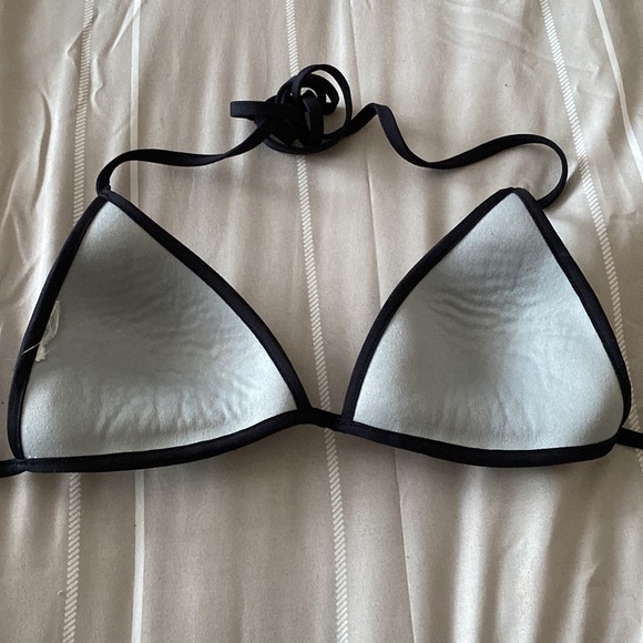 Triangle Bikini - Picture 2 of 4